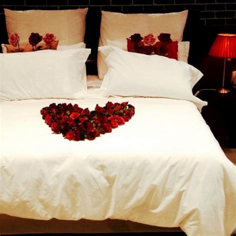 Bedroom decoration for first night wedding call us on 91 91730 92113 to avail such a beautiful balloon decoration service… 29 Bedroom Decoration for First Night 2020 UK - Round Pulse