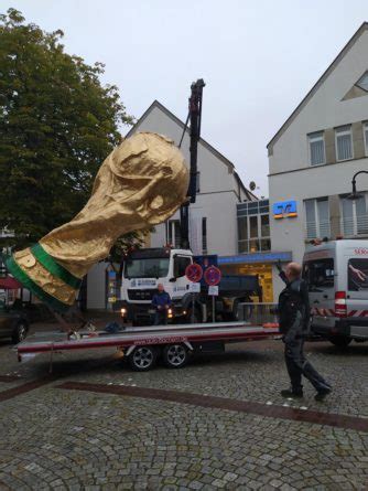 Ein wm pokal ist für fußballfans ein absolutes highlight. WM-Pokal wird wieder in Salzkotten aufgestellt - brilon ...