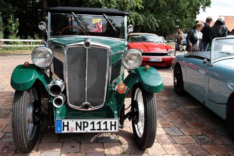 Englische Oldtimer - berühmte historische britische Automobile.