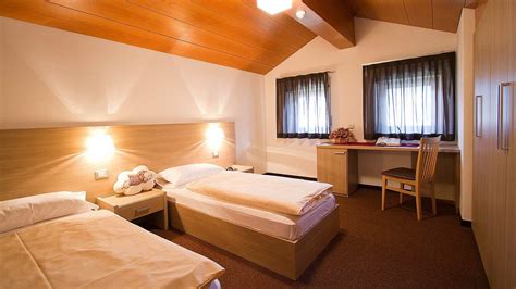 Richiedi informazioni e prenota la tua vacanza o weekend tra 42 annunci su casevacanza.it. Appartamenti-Residence Ariola - Residence 3 stelle a Selva ...