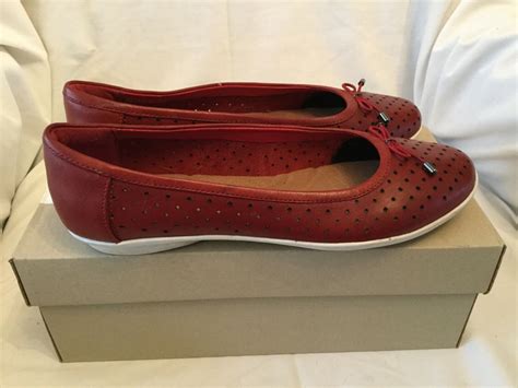 Womens Slip On Flats Clarks Size 65 Red Leather Soft Cushion