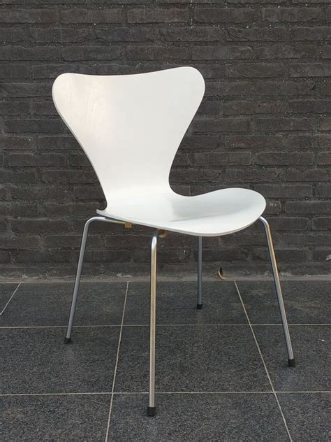 The series 7 chair, was designed by arne jacobsen for fritz hansen and was first shown at an international exhibition in helsingborg in 1955. Arne Jacobsen - Fritz Hansen - Stuhl - Series 7 Chair ...