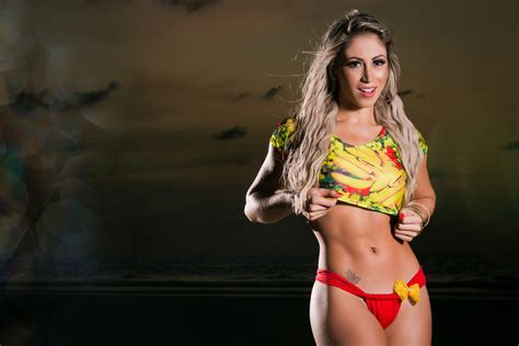 Carol Narizinho Exibe Curvas Perfeitas Em Ensaio De Biquíni Quem Quem News