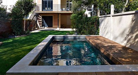 Sa taille implique généralement des solutions ingénieuses pour. mini-piscine-10m2 | Piscine carre, Mini piscine, Petite ...