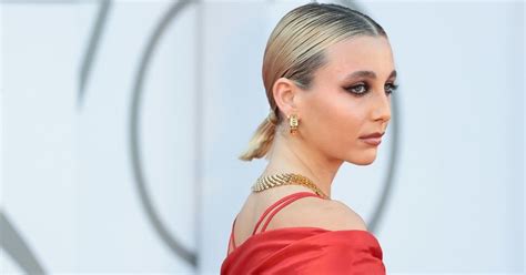 Who Is Emma Chamberlain And Why Is Everyone Obsessed With Her Met Gala Look Flipboard