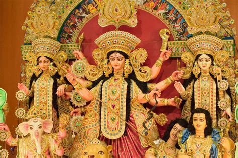 This Puja Pandal In Kolkata Is Ready To Bedazzle Your Eyes With 13 Ft Durga Idol Made Of Gold