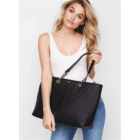 Victoria's secret is very well known for offering high quality lingerie and under garments for women. Victoria's Secret Pebbled V-Quilt Everything Tote | Shopee ...