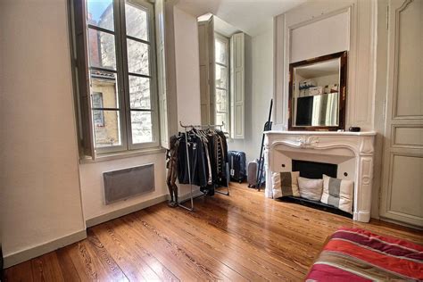 Appartement 3 pièces 59,05 m² la garenne colombes. Appartement face à la Garonne à vendre aux CHARTRONS À BORDEAUX - Coldwell Banker
