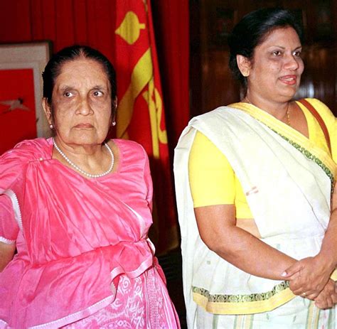 Sirimavo (also sirima) ratwatte dias bandaranaike was born on april 17, 1916, to an aristocratic kandyan family and was educated in a roman catholic convent in colombo. Frauen an der Macht: Die Dynastie Bandaranaike - Bilder ...