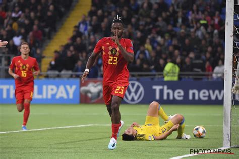 Possédant également la nationalité congolaise, il est convoité par florent ibenge , le sélectionneur de la république démocratique du congo pour participer à un stage à dubaï et disputer fin mars 2015 un match amical contre l. Michy Batshuayi: "FIFA moet spelers beschermen tegen ...