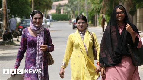 pakistan s transgender community cautiously welcomes marriage fatwa bbc news