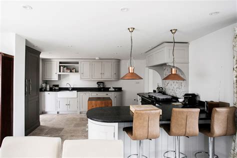 Free kitchen design service for maidstone, sevenoaks, dartford, gravesend, medway and kent. A Country Cottage Kitchen Design By Burlanes - Traditional ...