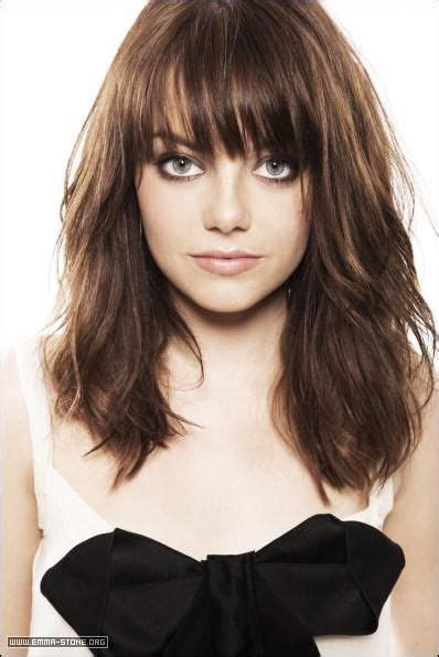 A very deep side part looks great with voluminous curly hair, but it works best on oval face shapes. emma stone | Tumblr | Hair styles, Medium length hair with ...