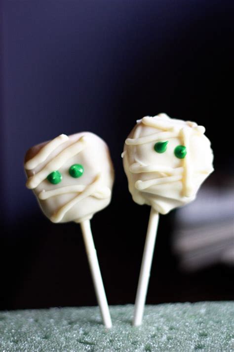 Mummy Cake Pops Orig From Bakerella Via Baked With Love And Butter