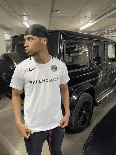 Leverans över hela världen, gratis frakt. PSG X BALENCIAGA - D9 Locker