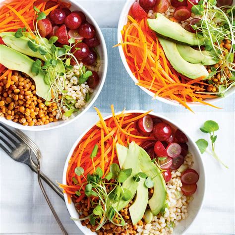 Regarder la vidéo «5 des aliments miracles pour être en forme et en bonne santé» envoyée par idée repas equilibré sur dailymotion. image de repas