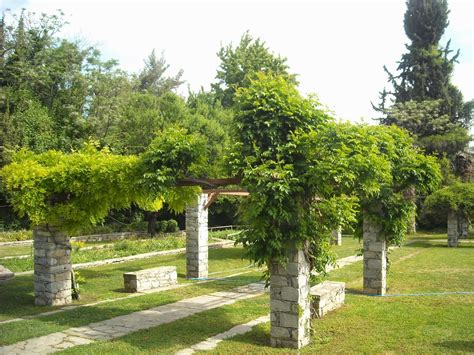 We would like to show you a description here but the site won't allow us. Δείτε τι συνδέει "φέσι" φόρεσε η Νέα Δημοκρατία στον ...