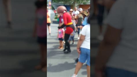 Dancing With The Elastigirl From The Incredibles At Disney World August 2018 Youtube