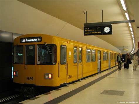 Deutsches Luder Strippt In Der Berliner U Bahn Telegraph
