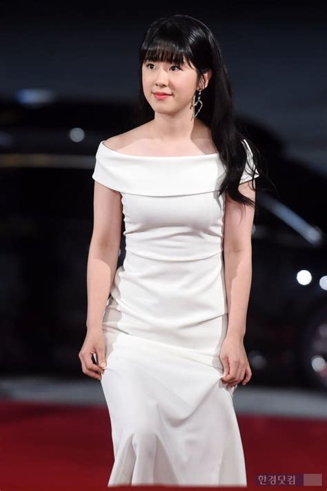 박혜수 / park hye su. 포토 박혜수 단아한 미모 뽐내며 제40회 청룡영화상 | 한경닷컴