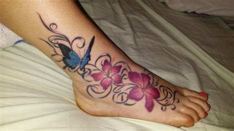 Beautiful Butterfly And Colorful Flowers Tattooed On The Woman S Ankle And Foot Bea In 2020