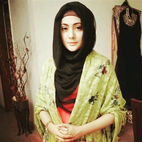 25 Beautiful Pakistani Celebrities Wearing Hijab