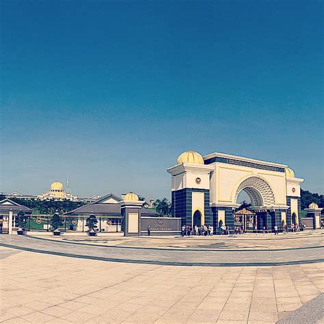The new istana negara complex at jalan duta when finished will have a floor area of 75,000 sq metres, excluding the parking area, and will be the malaysian government is building a new palace istana negara in jalan duta. Istana Negara Jalan Duta It is the official residence of t ...