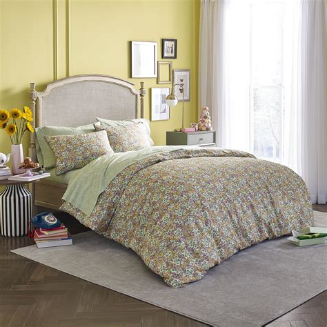 In our view, a twin comforter set should contain a minimum of two pieces: Lady Pepperell Cristina Floral Comforter Set, Twin/Twin XL ...