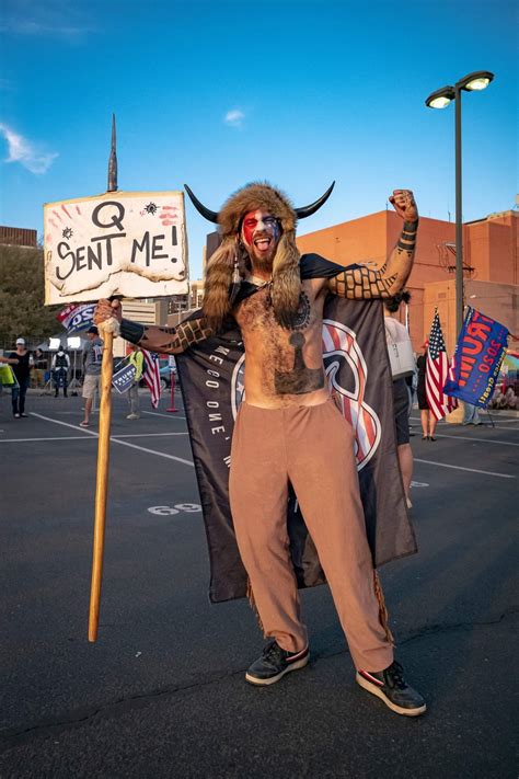 Jake angeli rannte mit megaphon durchs washingtoner kapitol. Horn-helmed QAnon rioter among far-right 'stars' in U.S ...