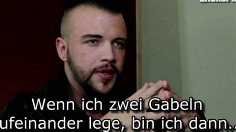 Wenn du jemandem der weiter weg sitzt einlustiges bild schickst und auf seine reaktion wartest fan werden fuuuuuuuuuu. meme - Noisey