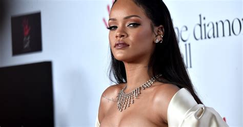 Rihanna Mobbed By Fans In New Music Video For Goodnight Gotham Metro News