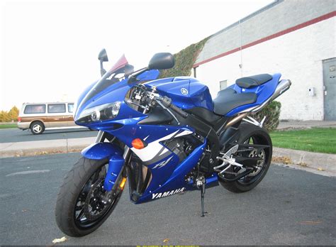 Custom forged aluminum marchesini wheels specifically designed for the le shaved nearly a pound off the unsprung weight. 2005 Yamaha YZF R1 - Moto.ZombDrive.COM