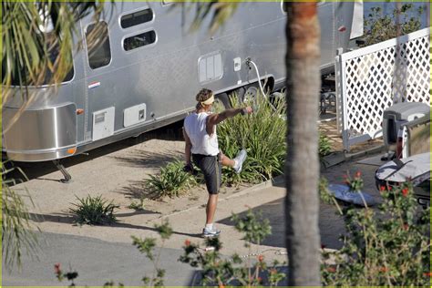 Matthew Mcconaughey Lives In A Trailer Photo Matthew Mcconaughey Shirtless Pictures