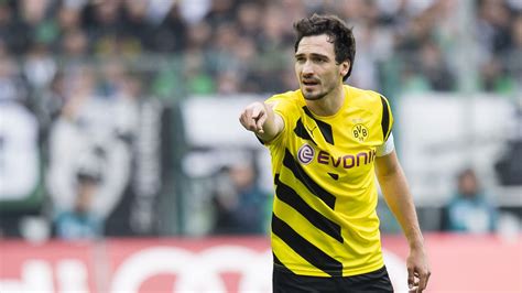 Latest on borussia dortmund defender mats hummels including news, stats, videos, highlights and more on espn. Mats Hummels to Bayern the latest Borussia Dortmund transfer saga with rivals - ESPN FC
