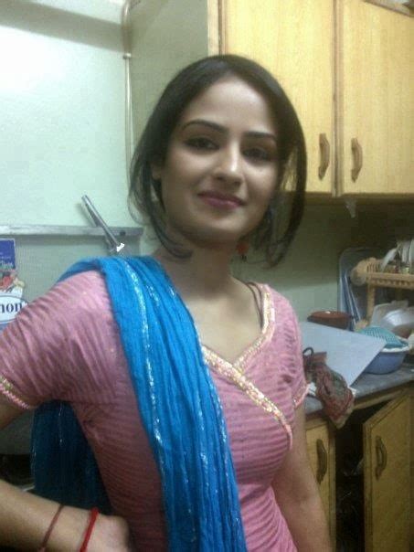 Sweet Cute Sexy Hot Desi Aunties And Bhabhis In Saree And Bra Claire 18 Yrs Old Multi