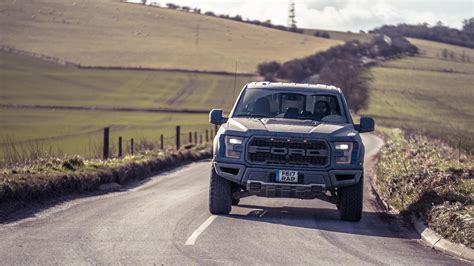 Topgear Ford F 150 Raptor Review Can A 450bhp Pick Up Fit In The Uk