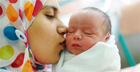 Cara Azan Bayi Cara Azan Bayi Baru Lahir Mengikut Tertib Ayah Perlu