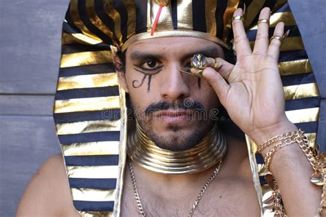 egyptian pharaoh makeup male