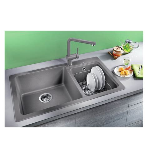 With crisp angular shaping and simple but spacious design, this kitchen sink easily conquers the demands of everyday. BLANCO NAYA 8 Silgranit Kitchen sink