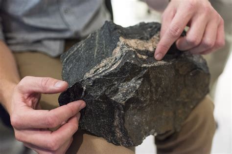 Worlds Oldest Rock Offers Insights Into Early Continental Crust