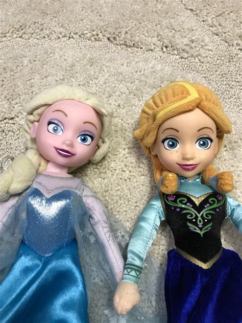 A Very High Quality Elsa And Anna From Frozen Disney Dolls Nicest Ones I Have Seen Up Close