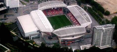Founded in 1925, the club entered the professional eerste divisie in 1985. Stadion Galgenwaard - FC Utrecht | Football Tripper