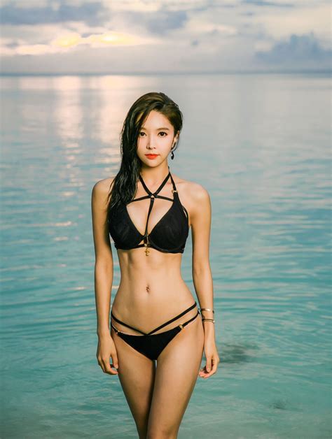 Park Soo Yeon Model Korean Fashion Bikini Set Jan