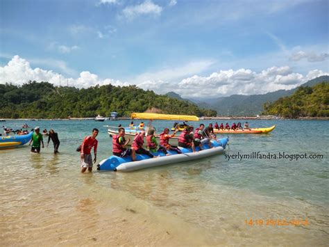 Kembali ke pantai carocok painan.saat yang paling indah di pantai carocok painan adalah disaat matahari akan tengelam, panorama jingga sunset yang memantul diatas permukaan samudera indonesia sangat bagus disaksikan disini. Jalan - Jalan: Travel Guide: Pantai Carocok Painan, Pantai Kebanggaan Rang Pasisie