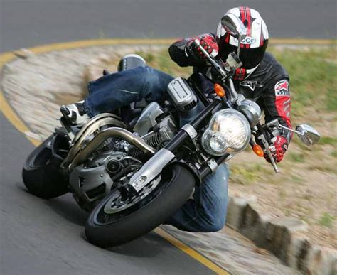 Page 3 eau10100 welcome to the yamaha world of motorcycling! YAMAHA MT-01 (2005-on) Review