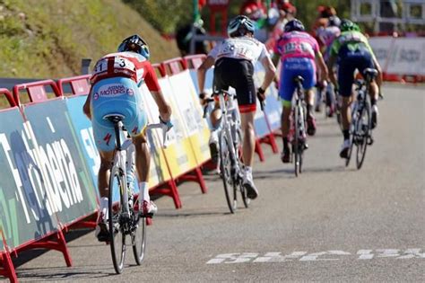 Paula badosa gibert (nueva york; Vincenzo Nibali (Astana) isolated in the Vuelta 2013