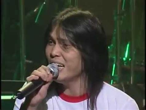 Sekarang kalian bisa memainkan musik, bersantai berikut ini not angka lagu dari dewa19 yang judulnya roman picisan : DEWA 19 Roman Picisan LIVE IN JAPAN - YouTube