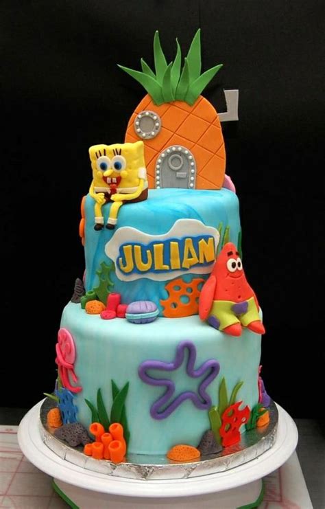 Krabsden kuchen in seinem büro vorkosten und zu diesem zweck etwas milch holen, allerdings stolpert er dabei und das kleine kuchenstück in seiner hand verursacht eine bemerkenswerte explosion. spongebob-torte-bestellen-schöne-torten- torten-verzieren ...