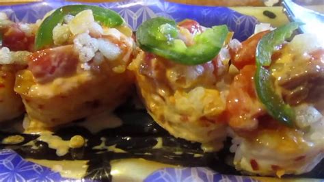 Wegmans Raw Spicy Wild Salmon Volcano Roll - YouTube