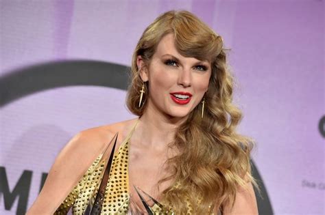 Taylor Swift Fans Bewildered As She Announces Latest Career Move